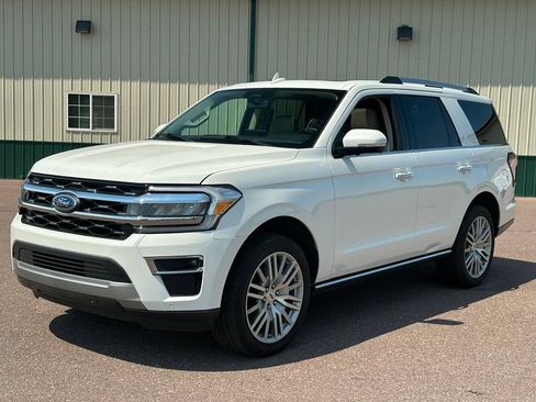 Used 2024 Ford Expedition Limited AWD/4WD image 4