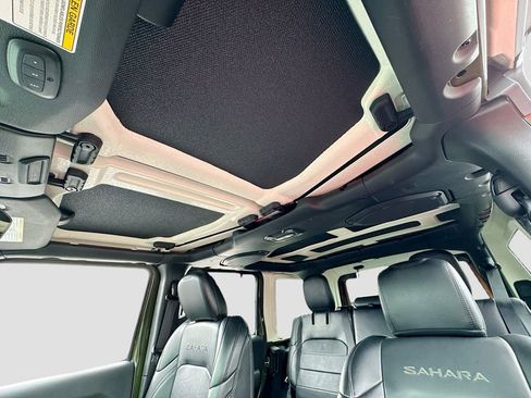 Used 2022 Jeep Wrangler Unlimited Sahara AWD/4WD image 27