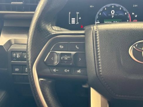 Used 2025 Toyota 4Runner SR5 AWD/4WD image 14