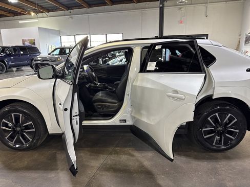 Used 2026 Toyota bZ XLE image 18