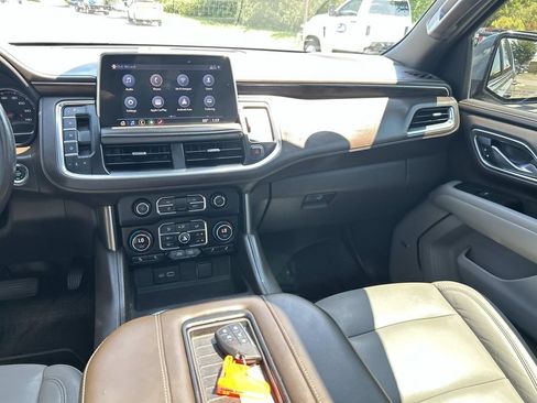 Used 2021 Chevrolet Suburban LT w/ LT Signature Package RWD image 25