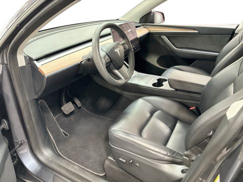 Certified 2023 Tesla Model Y Long Range AWD/4WD image 9