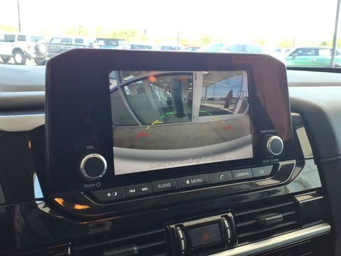 Used 2025 Nissan Pathfinder SV AWD/4WD image 10