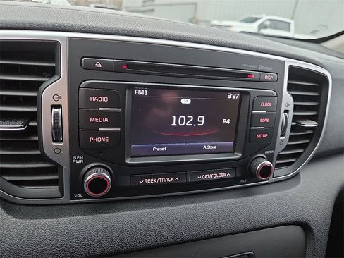 Used 2018 Kia Sportage LX image 17