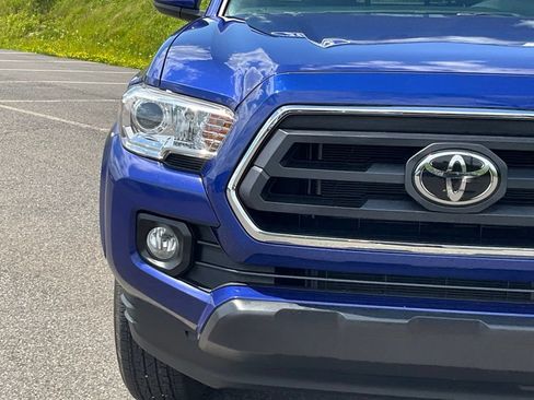Used 2022 Toyota Tacoma SR5 AWD/4WD image 4