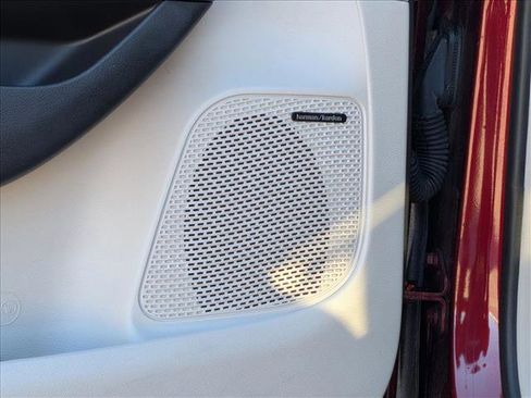 Used 2017 Chrysler Pacifica Limited image 14