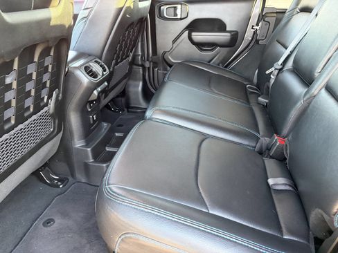 Used 2022 Jeep Wrangler Unlimited Rubicon 4xe AWD/4WD image 18