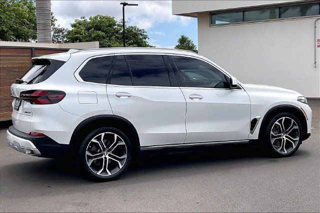 Used 2024 BMW X5 xDrive40i w/ Parking Assistance Package AWD/4WD image 12