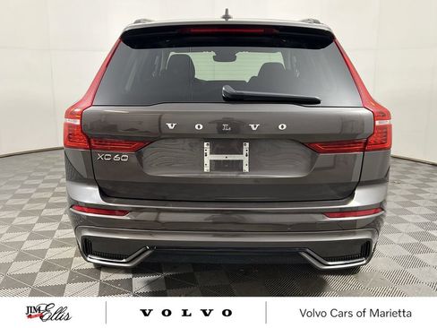 Used 2025 Volvo XC60 B5 Plus image 8