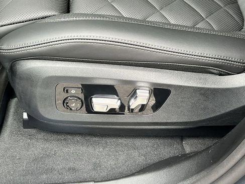 Used 2026 BMW X7 xDrive40i w/ Premium Package image 12