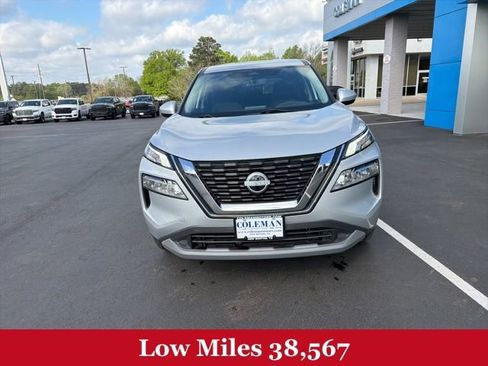 Used 2023 Nissan Rogue SV FWD image 2