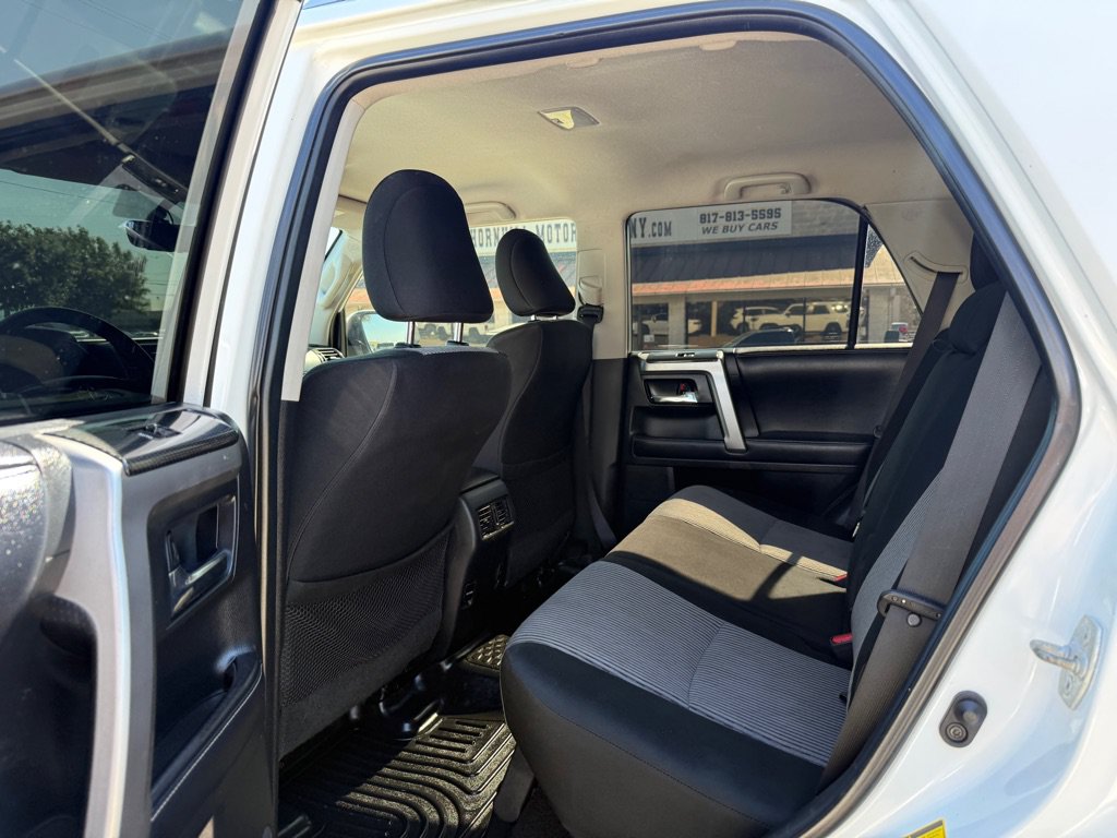 Used 2017 Toyota 4Runner SR5 AWD/4WD image 16