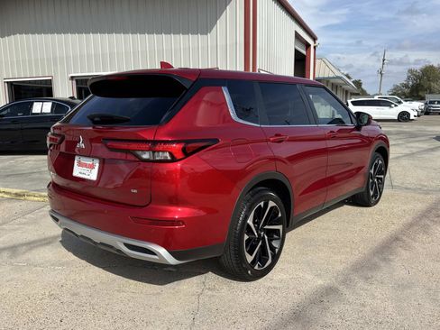 Used 2022 Mitsubishi Outlander SE image 7