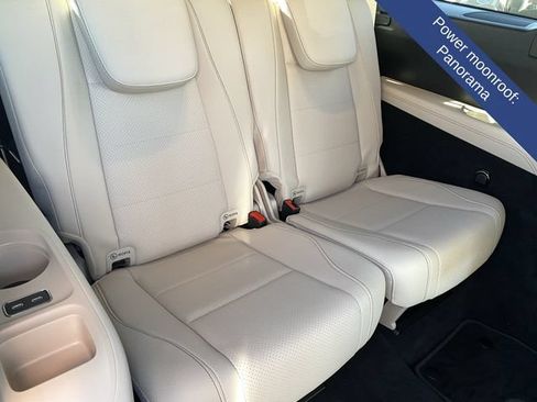 Used 2025 Mercedes-Benz GLS 450 4MATIC image 17
