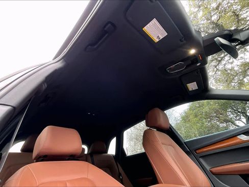 Used 2021 Audi Q5 Premium w/ Convenience Package image 13