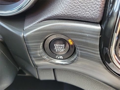 Used 2019 Jeep Grand Cherokee Altitude image 29