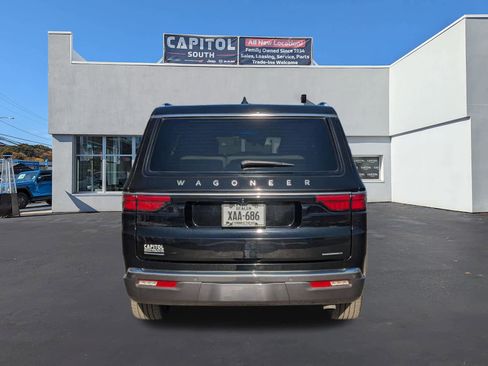 Used 2022 Jeep Wagoneer Series II w/ Premium Group I AWD/4WD image 4