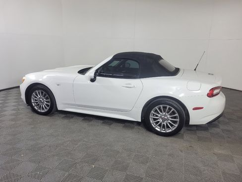 Used 2017 FIAT 124 Spider Classica RWD image 3