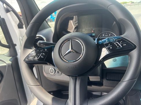 Used 2026 Mercedes-Benz Sprinter 2500 image 3