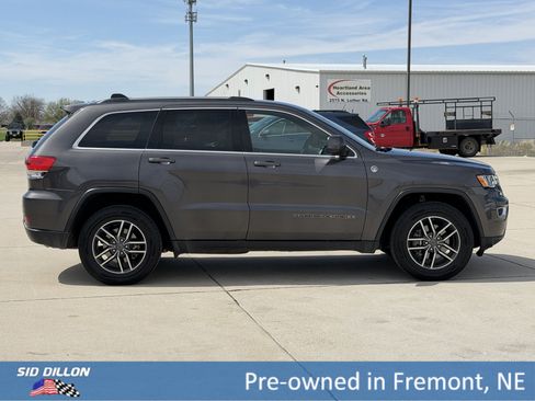 Used 2019 Jeep Grand Cherokee Laredo w/ Security & Convenience Group image 3