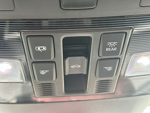 Used 2022 Volkswagen Atlas Cross Sport SEL R-Line AWD/4WD image 25