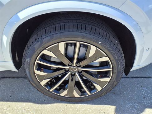 New 2026 Volvo XC90 B5 Plus w/ Protection Package Premier image 9