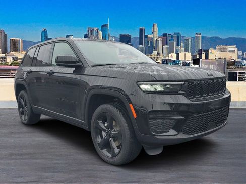 New 2025 Jeep Grand Cherokee Altitude image 3
