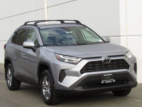 New 2025 Toyota RAV4 XLE w/ Convenience Package AWD/4WD image 2
