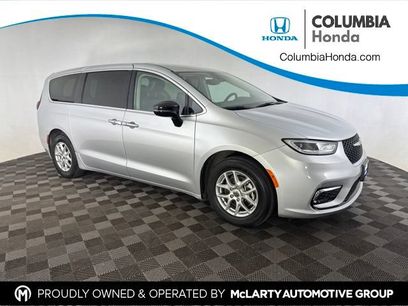 Used 2024 Chrysler Pacifica Touring-L