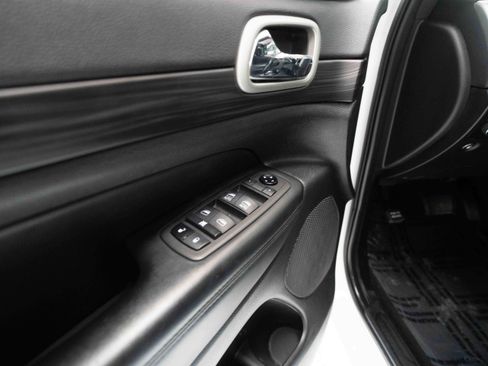 Used 2021 Jeep Grand Cherokee Laredo X AWD/4WD image 7