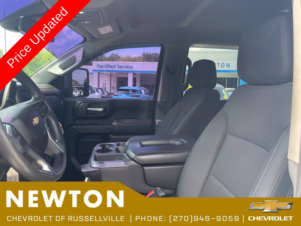 Used 2022 Chevrolet Silverado 2500 Custom w/ Custom Value Package AWD/4WD image 4