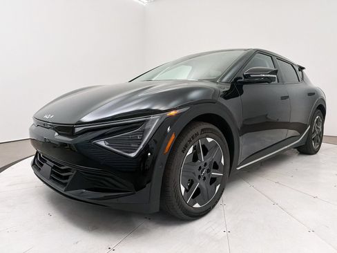 Used 2025 Kia EV6 Light w/ Light LR Technology Package RWD image 13