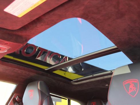 Used 2019 Lamborghini Urus image 29