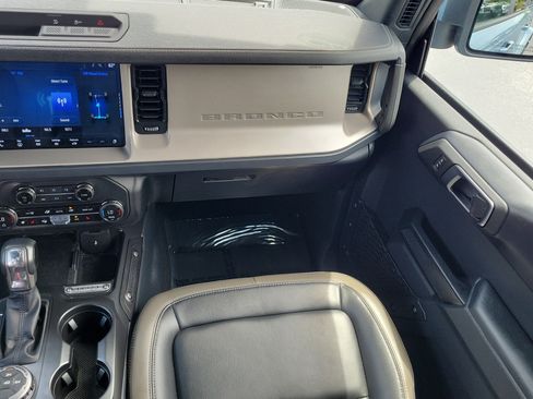 Used 2025 Ford Bronco Outer Banks AWD/4WD image 16