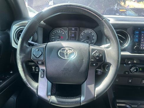 Used 2017 Toyota Tacoma TRD Sport w/ Tow Package image 10