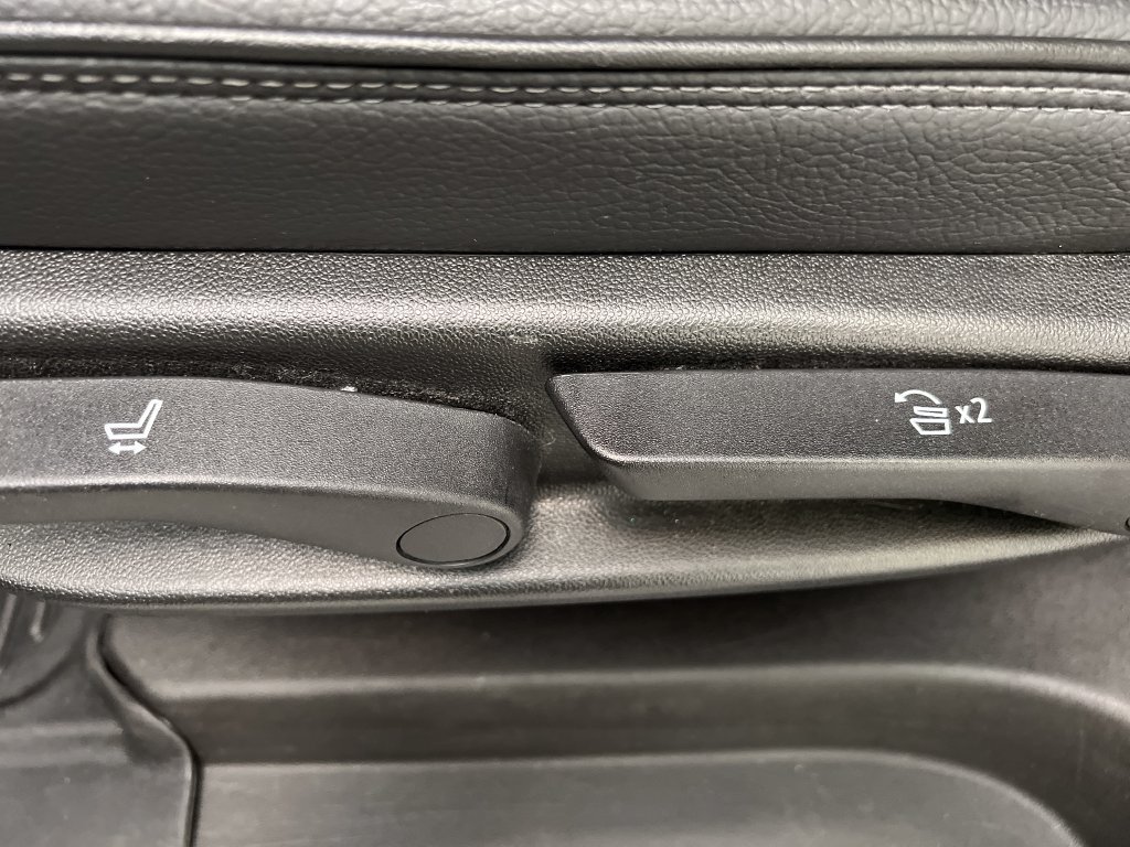 Used 2021 GMC Yukon XL Denali AWD/4WD image 19