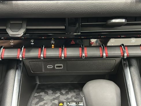 Used 2024 GMC Canyon AT4X image 24