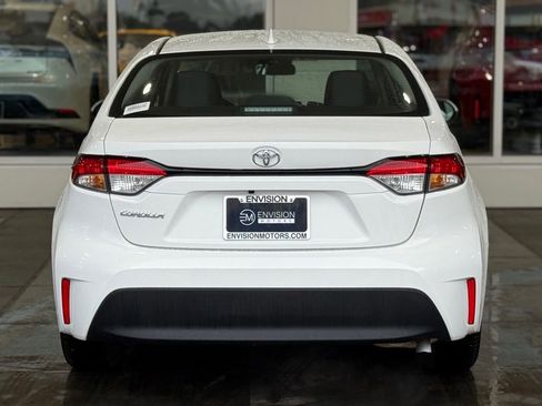 Used 2025 Toyota Corolla LE image 10