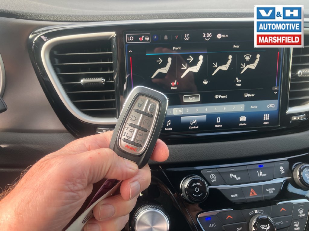 Used 2025 Chrysler Pacifica Select FWD image 10