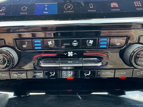 Used 2023 Jeep Grand Cherokee L Limited w/ Luxury Tech Group II AWD/4WD image 24