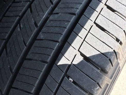 Used 2022 Ford Explorer XLT w/ Equipment Group 202A AWD/4WD image 9