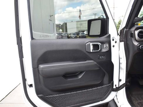 Used 2022 Jeep Wrangler Unlimited Sahara w/ Cold Weather Group AWD/4WD image 12