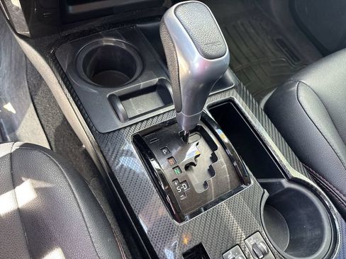 Used 2018 Toyota 4Runner TRD Off-Road Premium AWD/4WD image 20