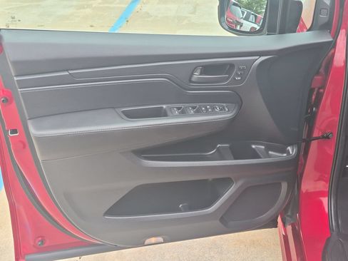 Used 2024 Honda Odyssey Sport image 12