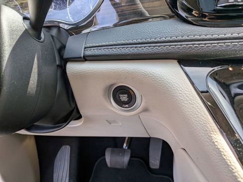 Used 2024 Chrysler Pacifica Limited image 23