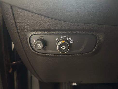 Used 2023 Chevrolet Equinox LT image 24