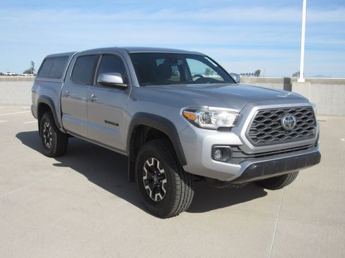 Used 2020 Toyota Tacoma TRD Off-Road w/ Technology Package image 2