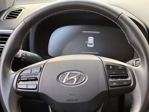 Used 2025 Hyundai Venue Limited FWD image 22
