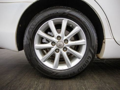 Used 2011 Toyota Camry XLE w/ XLE Extra-Value Pkg #2 image 41