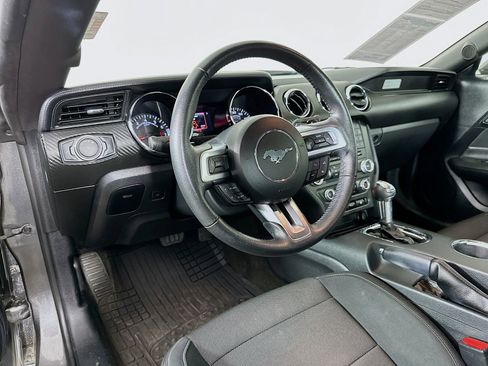 Used 2017 Ford Mustang Coupe RWD image 10